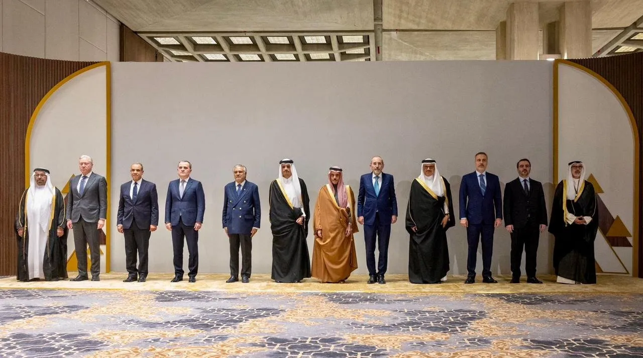 Group photo of Arab and Islamic countries' ministers